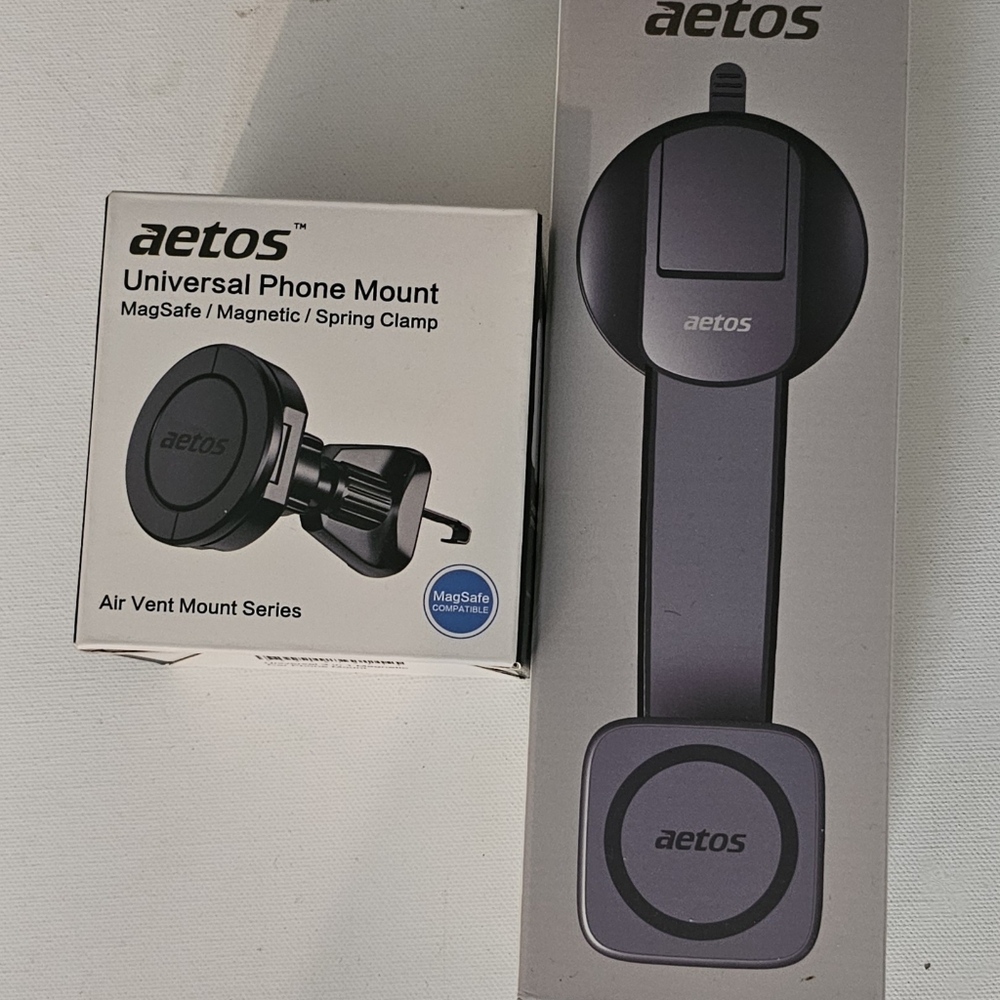 Universal phone mount